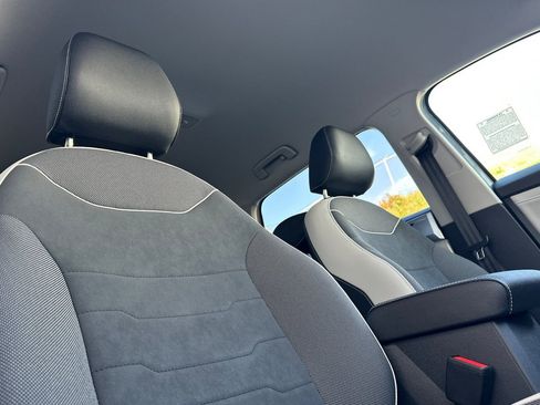 New 2026 Volkswagen Taos SE FWD image 15