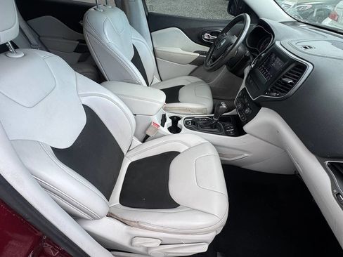 Used 2020 Jeep Cherokee Latitude Plus image 20