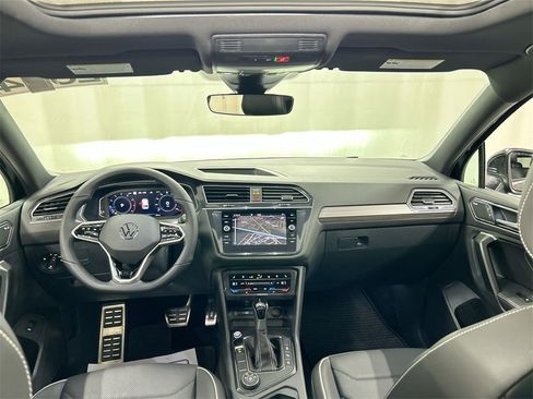 Certified 2024 Volkswagen Tiguan SEL R-Line image 25