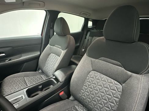 Used 2025 Nissan Kicks SV AWD/4WD image 9