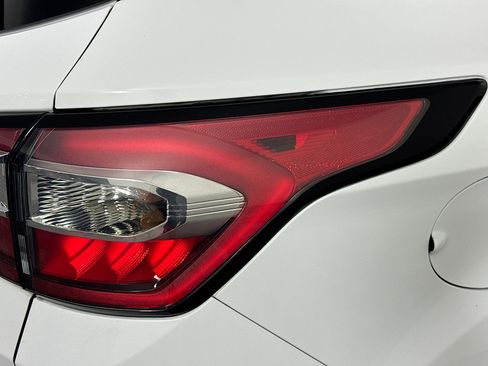 Used 2017 Ford Escape SE image 31