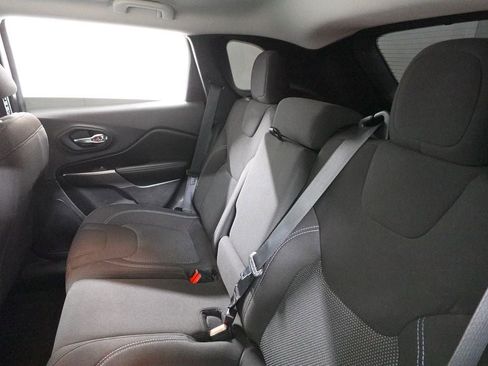 Used 2021 Jeep Cherokee Latitude image 23