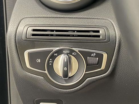 Used 2021 Mercedes-Benz GLC 300 4MATIC w/ Premium Package image 21