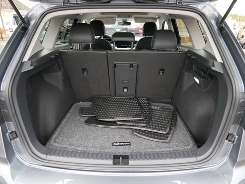 Certified 2025 Volkswagen Taos SEL image 18