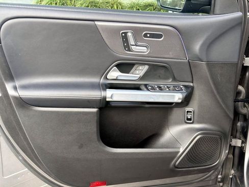 Used 2020 Mercedes-Benz GLB 250 4MATIC image 16