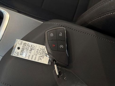 New 2026 Chevrolet Equinox EV LT w/ Comfort Package FWD image 31