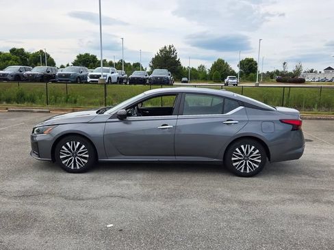Used 2024 Nissan Altima 2.5 SV FWD image 4