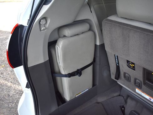 Used 2015 Toyota Sienna XLE w/ XLE Navigation Package FWD image 48