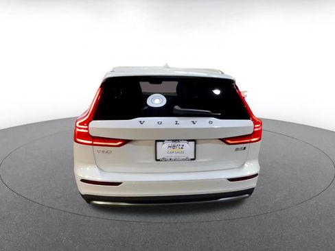 Used 2025 Volvo V60 B5 Cross Country Plus image 12