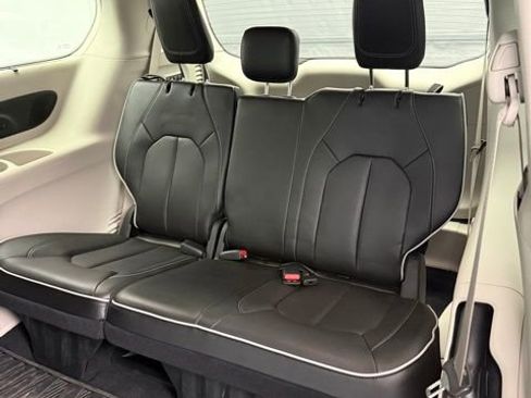 Used 2022 Chrysler Pacifica Limited FWD image 56