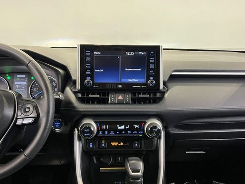 Used 2021 Toyota RAV4 XLE Premium image 22