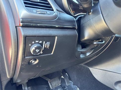 Used 2020 Jeep Grand Cherokee Limited X image 32