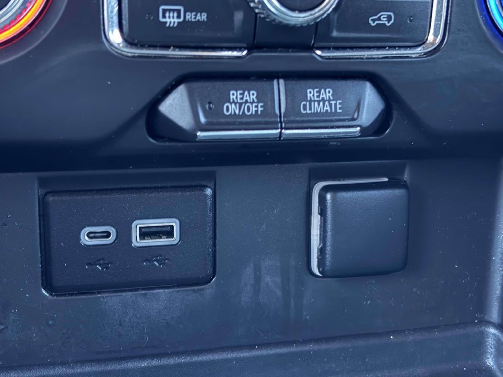 Used 2022 GMC Yukon XL SLE w/ Gmc Pro Safety Plus Package AWD/4WD image 17