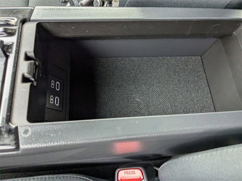 Used 2025 Toyota Prius LE image 27