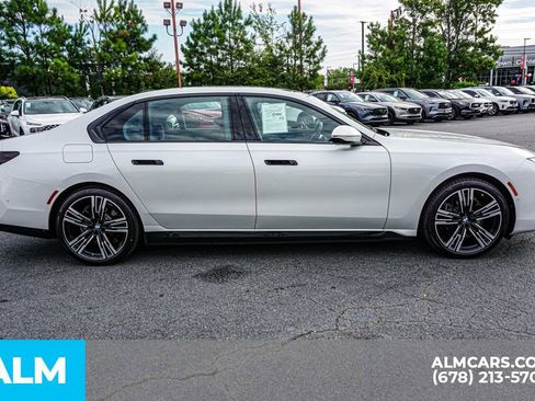 Used 2025 BMW i7 eDrive50 w/ M Sport Package image 9
