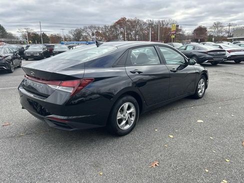 Used 2023 Hyundai Elantra SE w/ Cargo Package image 3
