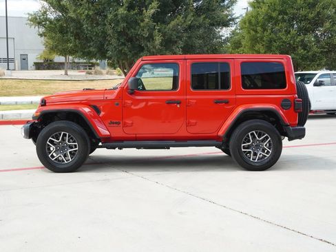 Used 2026 Jeep Wrangler Unlimited Sahara AWD/4WD image 2