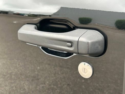 Used 2022 Jeep Wrangler Unlimited Sahara image 41