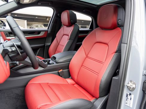 New 2026 Porsche Cayenne S image 5