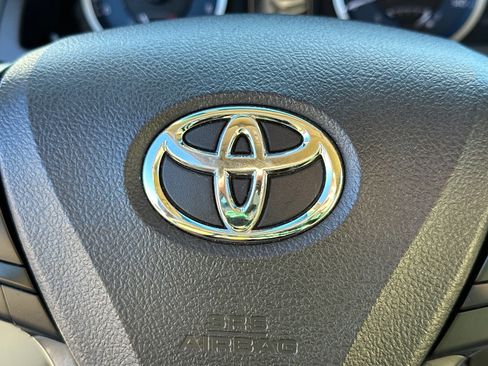 Used 2017 Toyota Camry SE image 24