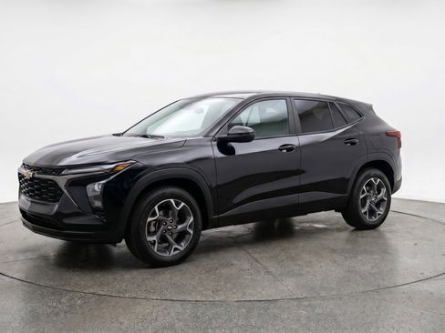 Used 2025 Chevrolet Trax LT FWD image 3
