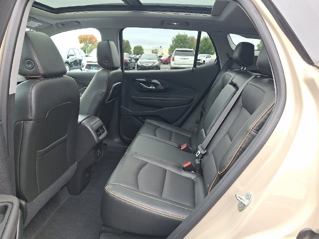 Certified 2022 GMC Terrain AT4 AWD/4WD image 10