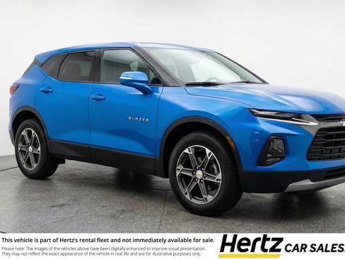 Used 2025 Chevrolet Blazer LT FWD image 1