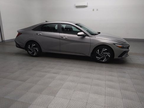 Used 2024 Hyundai Elantra SEL w/ Convenience Package image 11