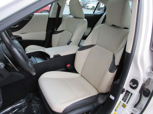 Used 2025 Lexus ES 300h w/ Premium Package image 31