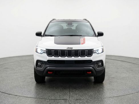 Used 2025 Jeep Compass Trailhawk AWD/4WD image 2