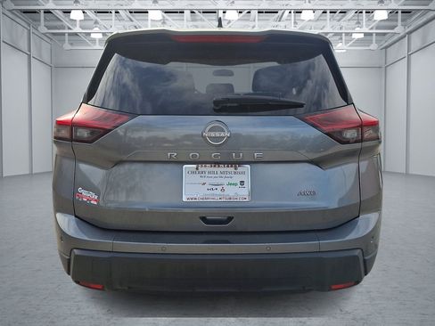 Used 2024 Nissan Rogue S AWD/4WD image 4