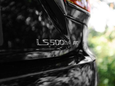 Used 2023 Lexus LS 500h AWD w/ Luxury Package image 14
