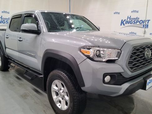 Used 2021 Toyota Tacoma TRD Off-Road image 2