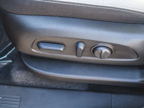 Used 2023 Chevrolet Equinox LT image 26