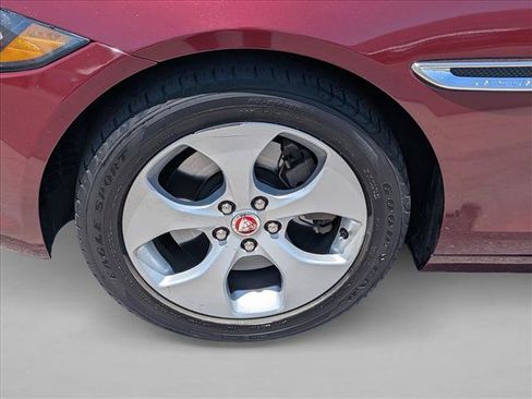 Used 2017 Jaguar XE RWD image 14