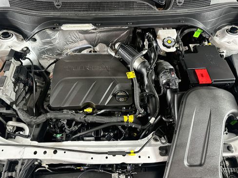 Used 2025 Chevrolet Trax LT FWD image 30