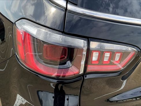 Used 2025 Jeep Compass Latitude image 31