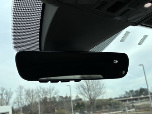 Used 2022 Volkswagen Atlas SEL R-Line image 28