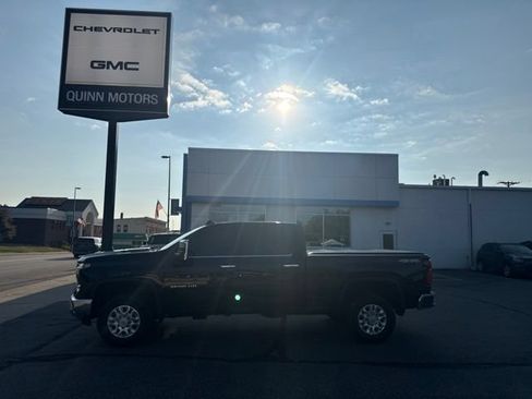 Used 2025 Chevrolet Silverado 2500 LTZ w/ LTZ Convenience Package AWD/4WD image 2