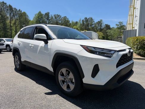 Used 2025 Toyota RAV4 XLE w/ Convenience Package image 4