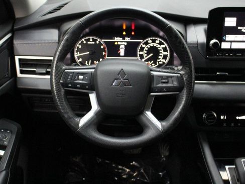 Used 2024 Mitsubishi Outlander ES image 28