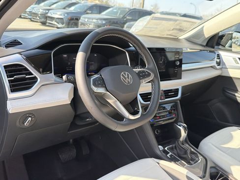New 2026 Volkswagen Taos SE FWD image 10