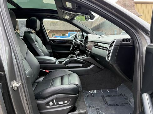 Used 2021 Porsche Cayenne image 22