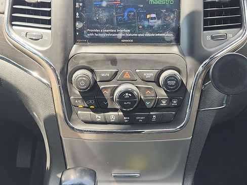 Used 2018 Jeep Grand Cherokee Limited AWD/4WD image 17