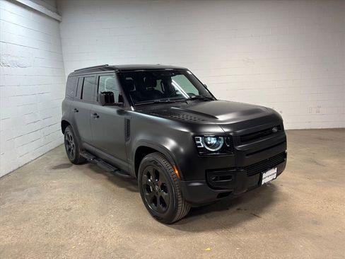 Used 2023 Land Rover Defender 110 SE image 4