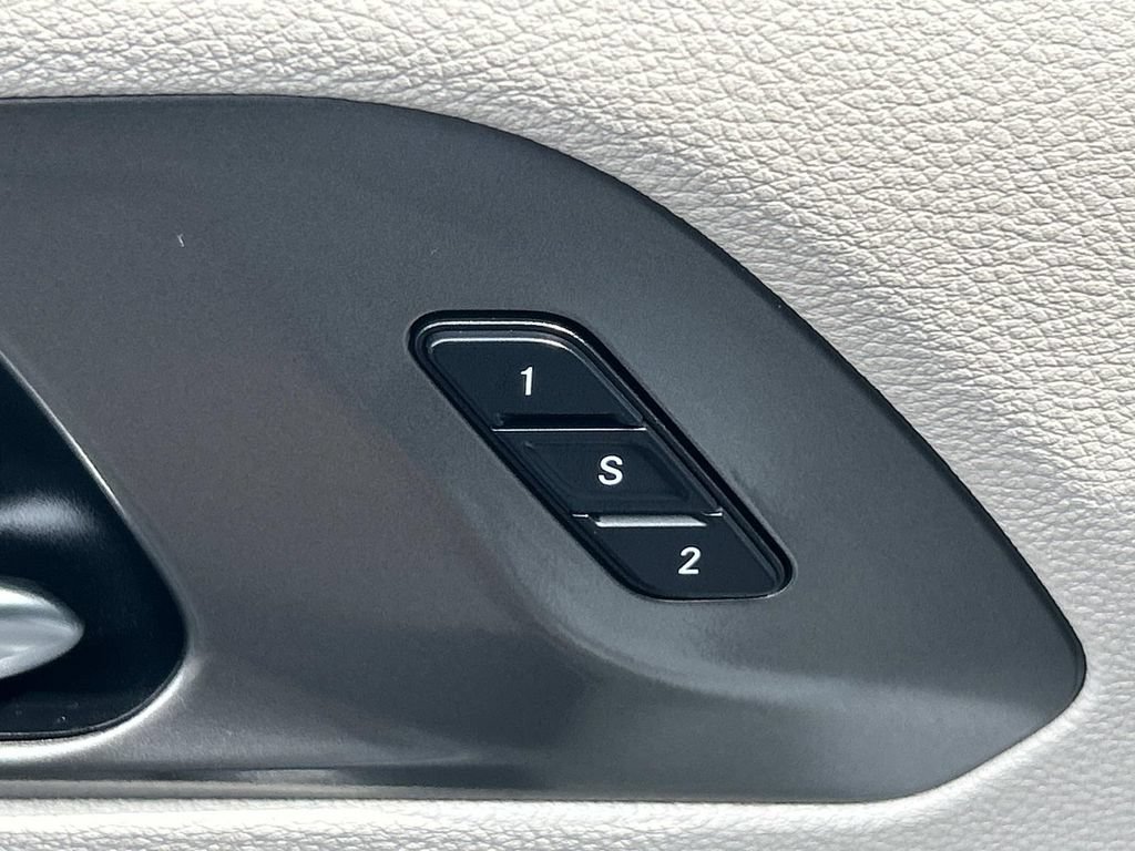 Used 2022 Chrysler Pacifica Touring-L FWD image 30