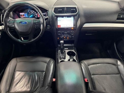 Used 2017 Ford Explorer XLT w/ Equipment Group 202A FWD image 19