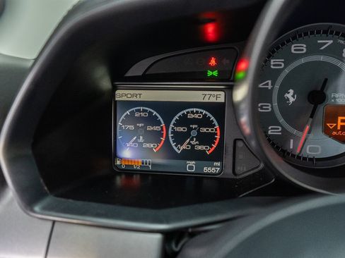 Used 2011 Ferrari 458 Italia Coupe RWD image 87