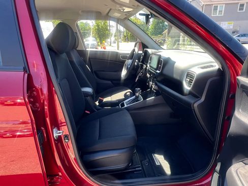 Used 2025 Hyundai Venue SE FWD image 31