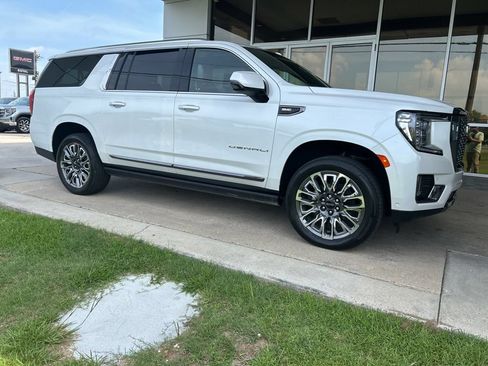 Used 2024 GMC Yukon XL Denali Ultimate AWD/4WD image 2